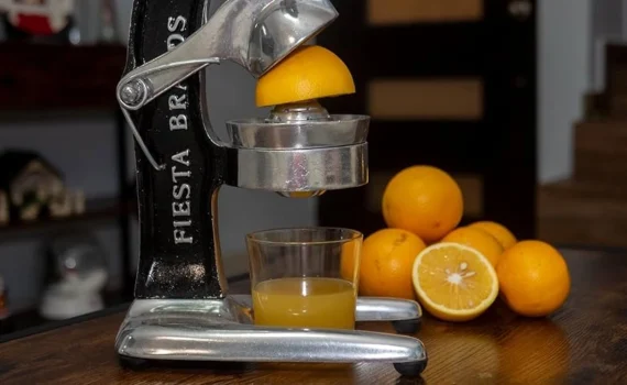 How to Use a Hand Juicer